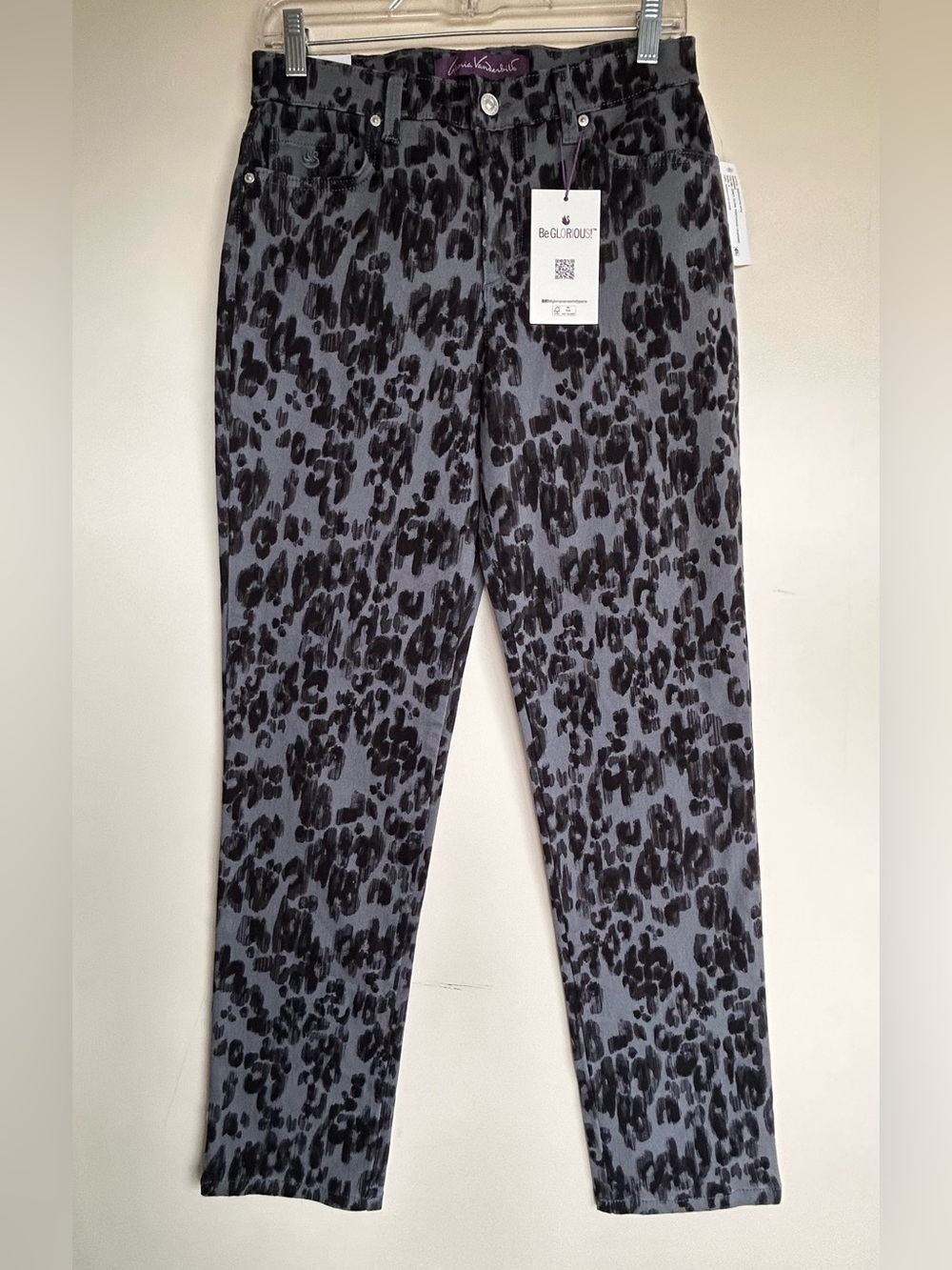 Gloria Vanderbilt
Women's Amanda Classic Straight Jeans Size 4